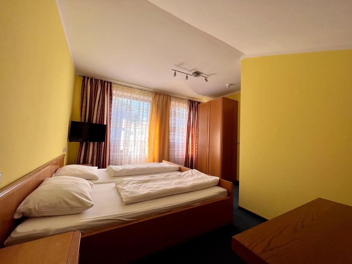 Hotel-Gasthof Deutschmeister Donauwoerth Ngoại thất bức ảnh