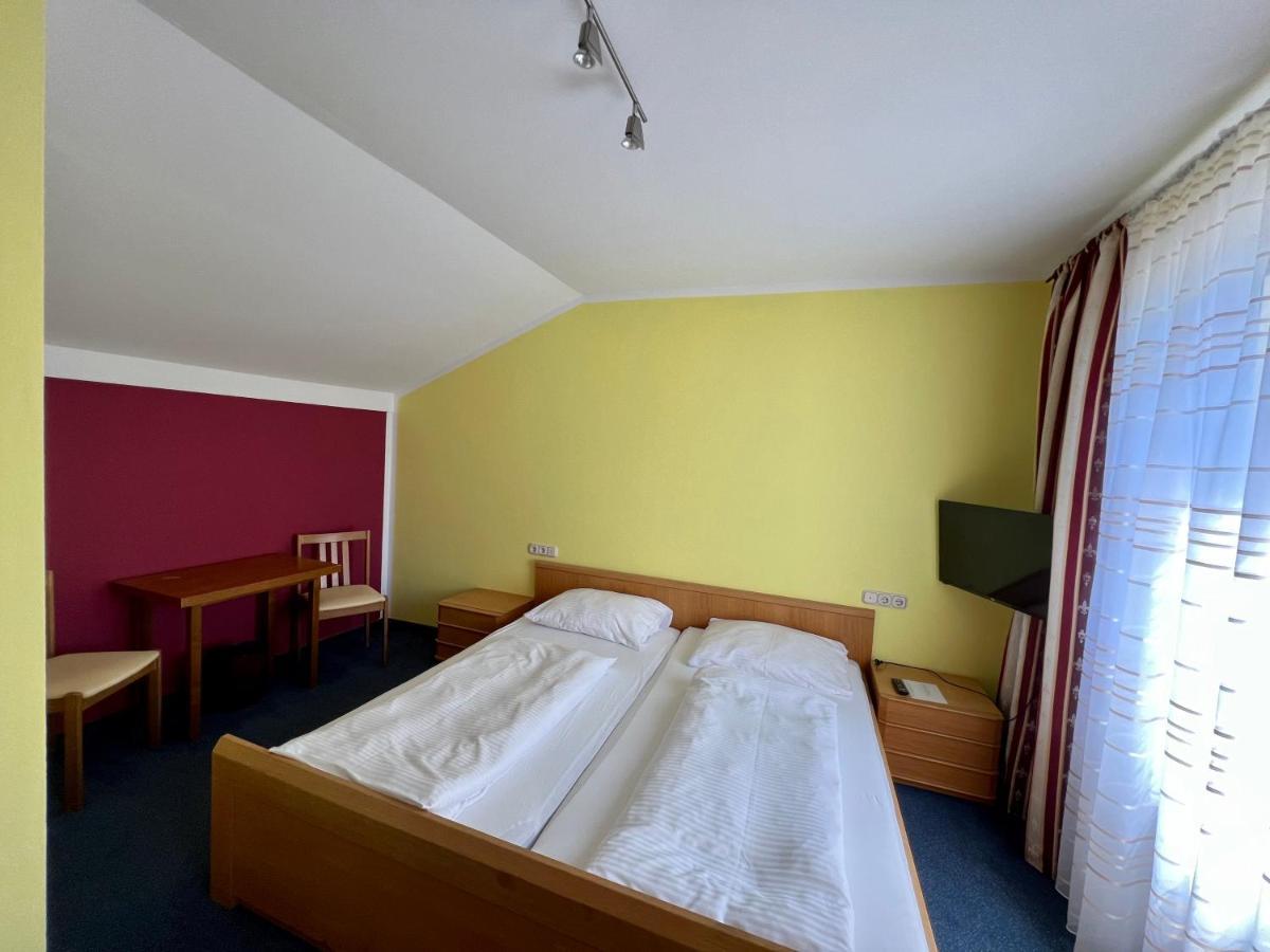 Hotel-Gasthof Deutschmeister Donauwoerth Ngoại thất bức ảnh