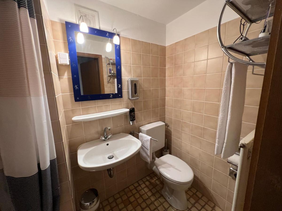 Hotel-Gasthof Deutschmeister Donauwoerth Ngoại thất bức ảnh